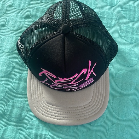 Young & Reckless snap back trucker hat. - Picture 5 of 5